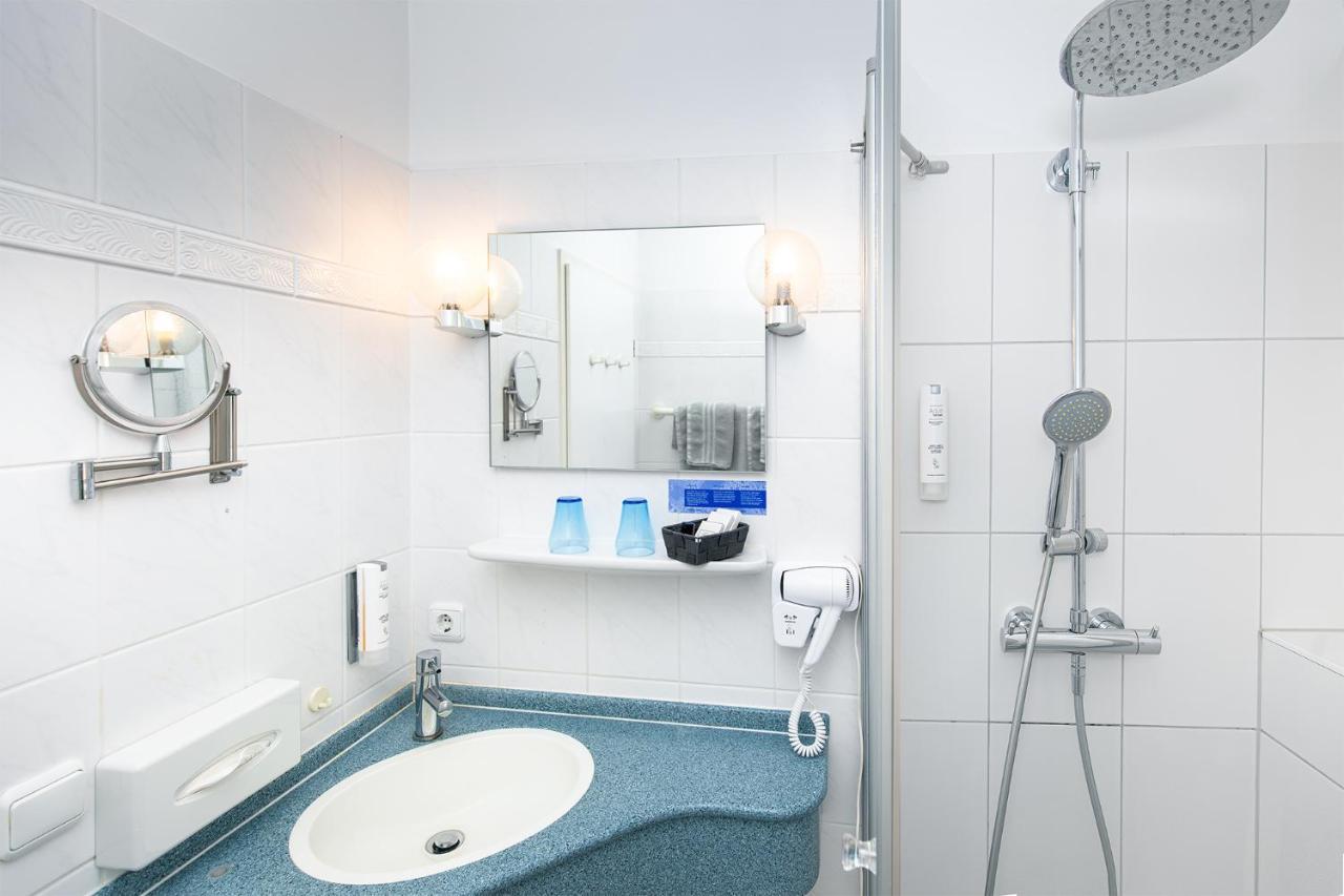Hotel Schloesschen Sundische Wiese Zingst Extérieur photo