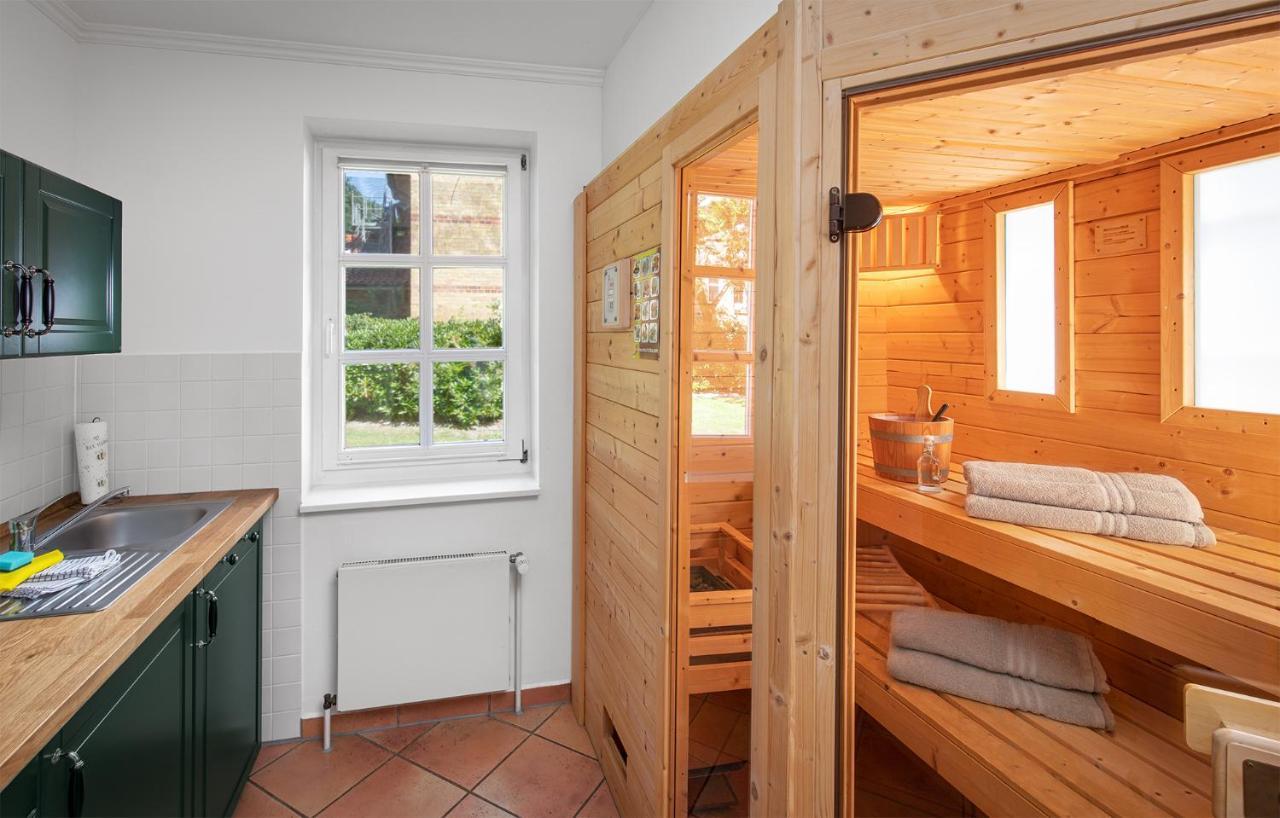 Hotel Schloesschen Sundische Wiese Zingst Extérieur photo