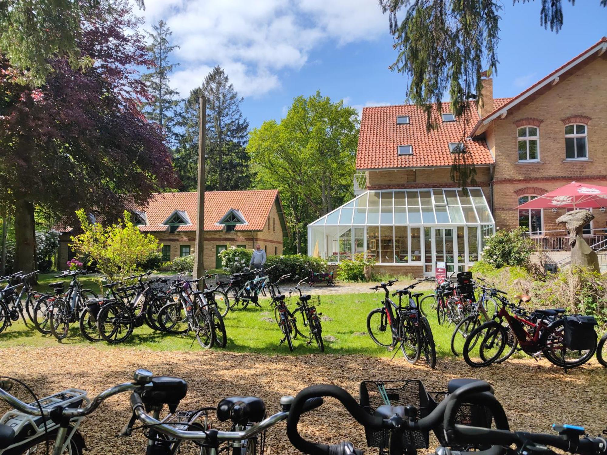 Hotel Schloesschen Sundische Wiese Zingst Extérieur photo