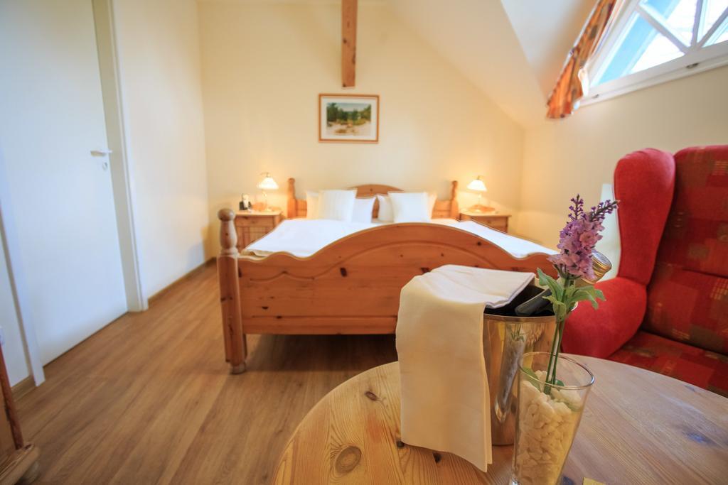 Hotel Schloesschen Sundische Wiese Zingst Extérieur photo