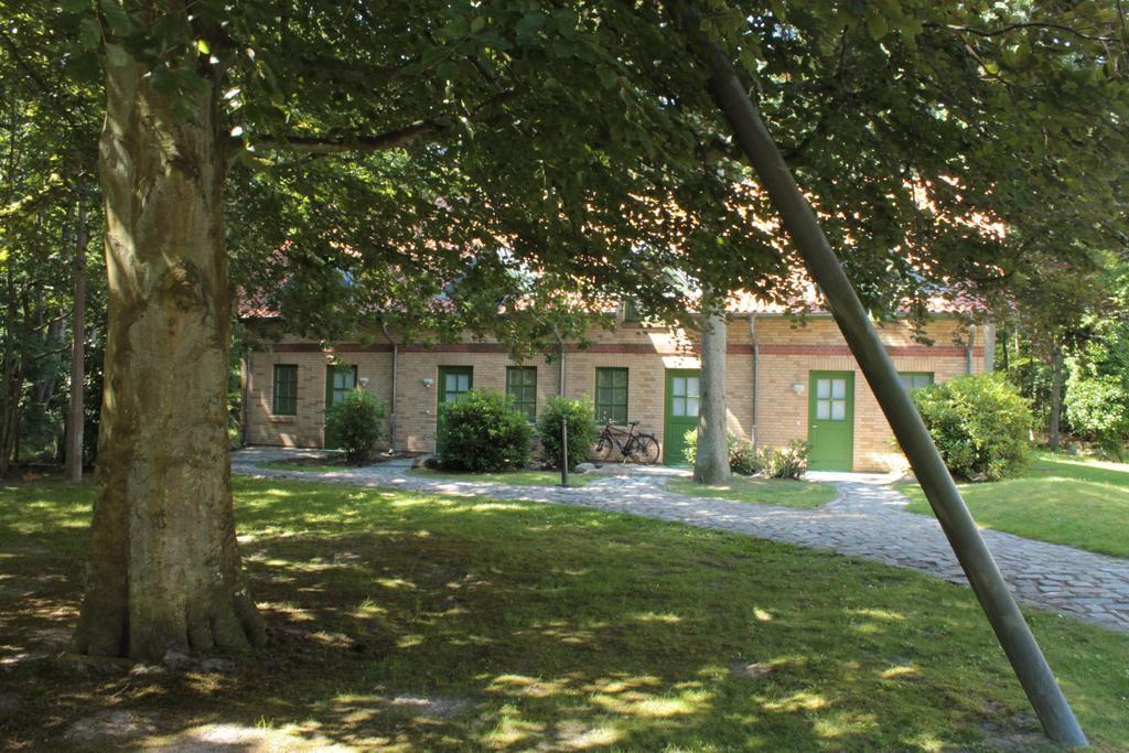 Hotel Schloesschen Sundische Wiese Zingst Extérieur photo